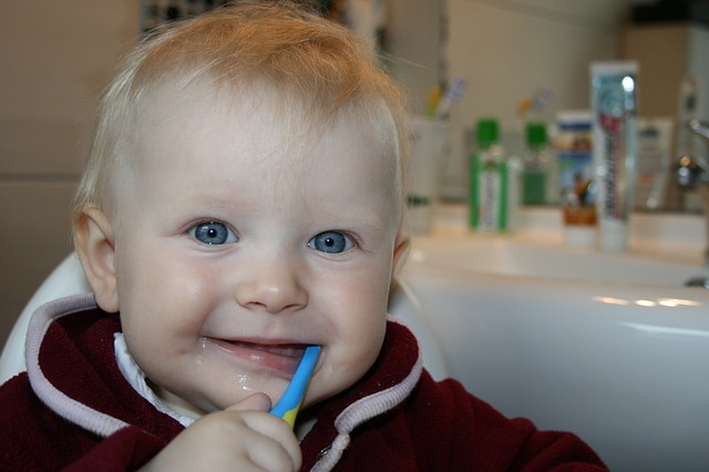 איך ללמד את הילד לצחצח שיניים?